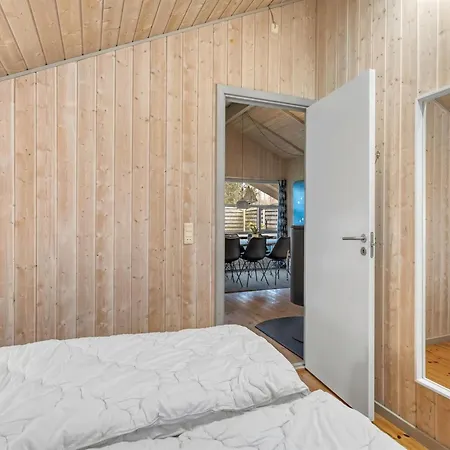 Hithin - 800m From The Sea By Interhome